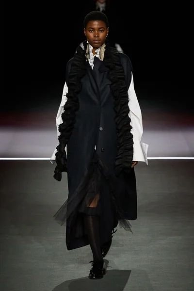 Look 16